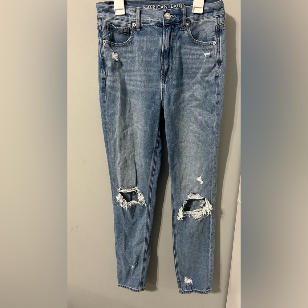 AE Ripped Mom Jeans Size 2 Long
